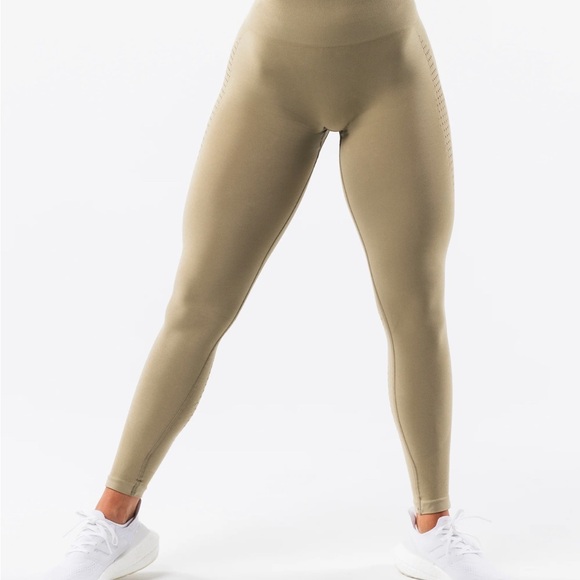 NWT ALPHALETE Women’s Amplify Contour Leggings Birch Wood Size MEDIUM - Picture 5 of 11